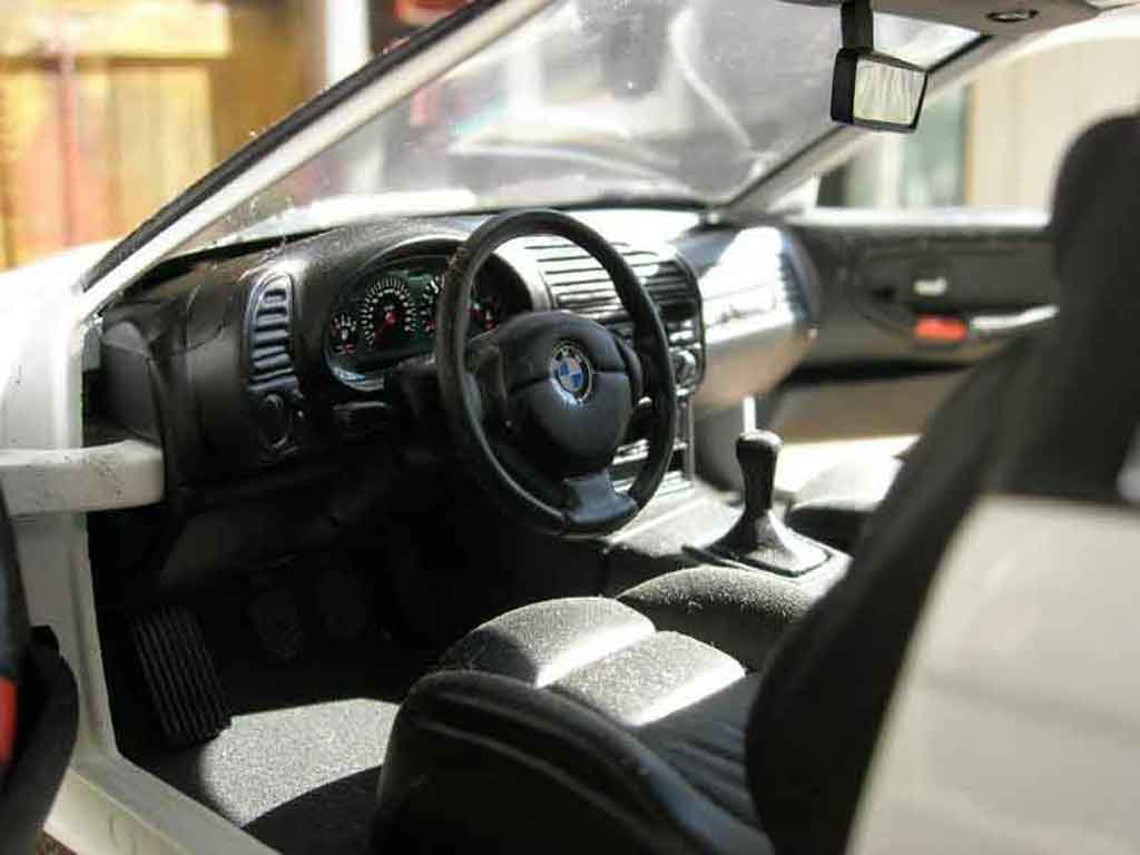Bmw M3 coupe E36 sedan wit 1/18 Ut Models