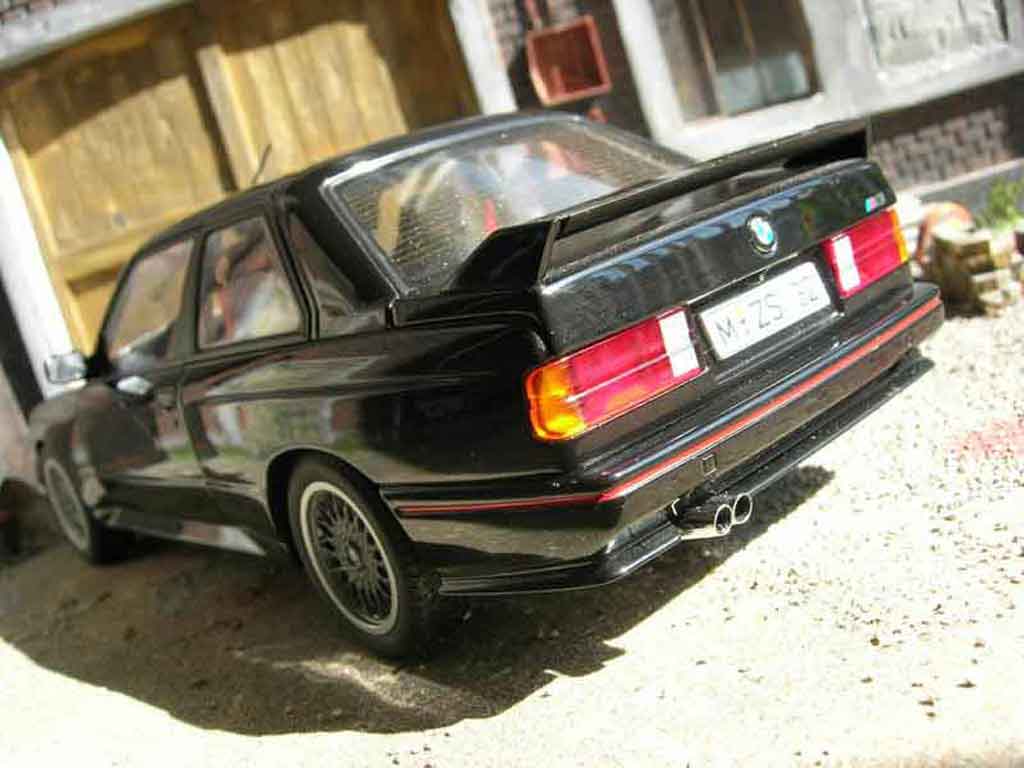 Bmw M3 Sport Evolution E30 zwart 1/18 Autoart