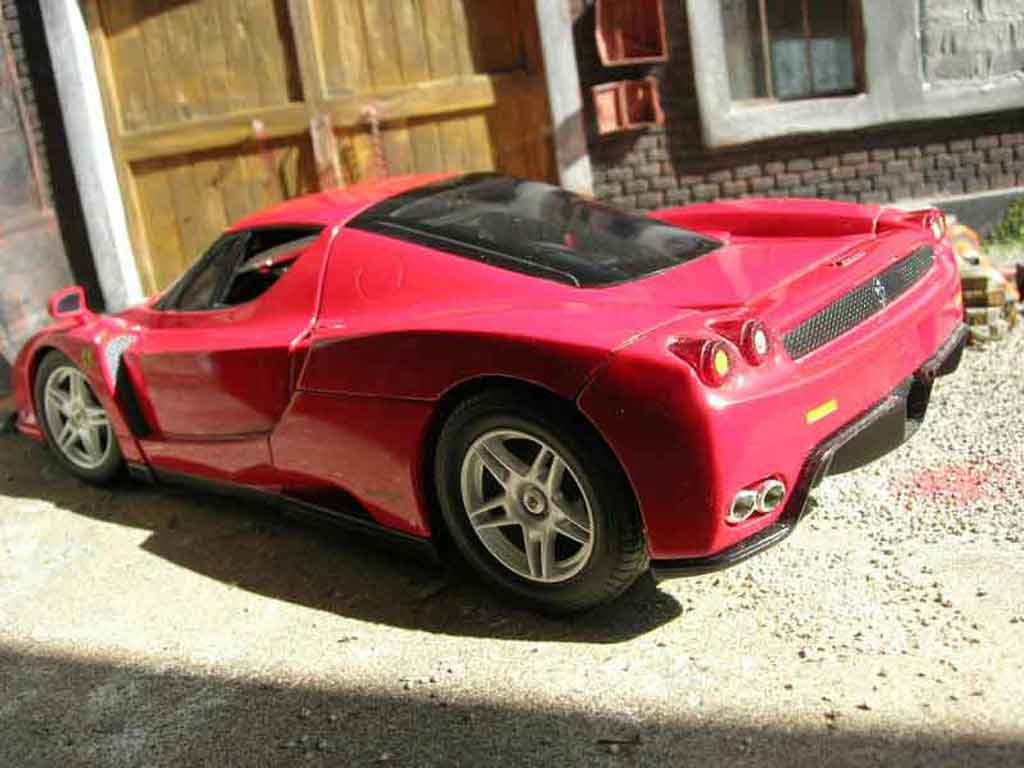 Ferrari Enzo Coupe rood 1/18 Hot Wheels