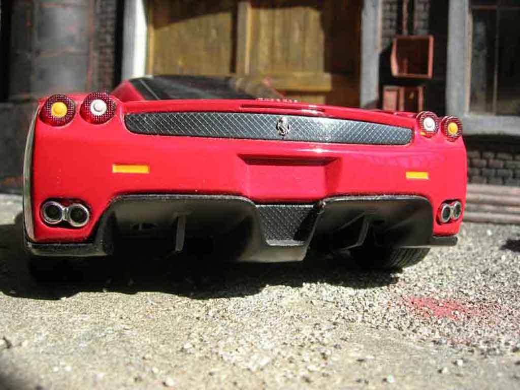 Ferrari Enzo Coupe rood 1/18 Hot Wheels