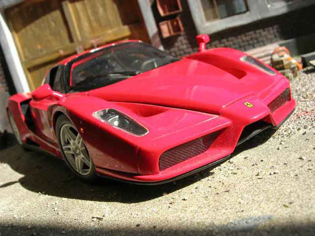 Ferrari Enzo 1/18 Hot Wheels rood modelauto
