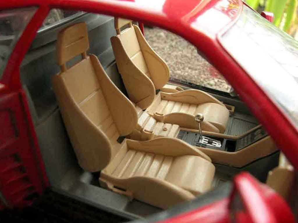 Ferrari 348 TB rood 1/18 Burago