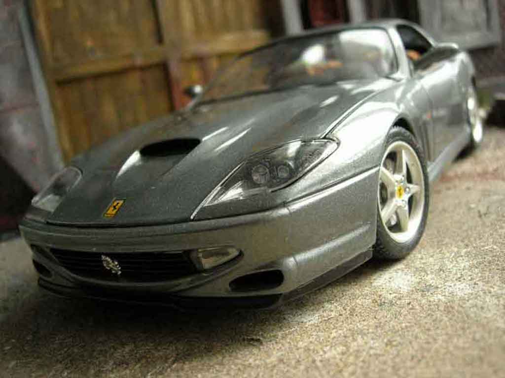 Ferrari 550 Maranello grijs 1/18 Burago