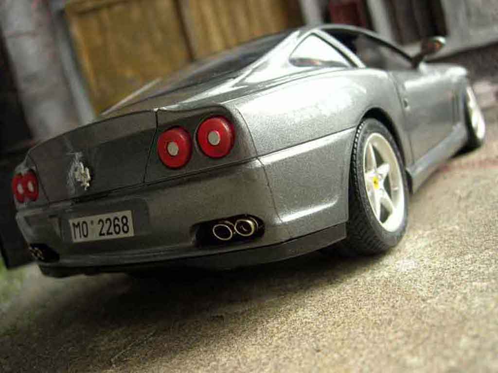Ferrari 550 Maranello grijs 1/18 Burago