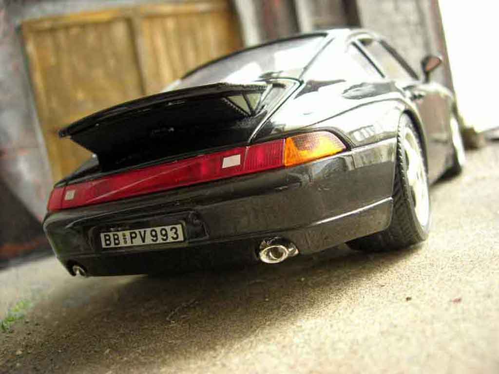 Porsche 911 Carrera 2 zwart 1/18 Burago