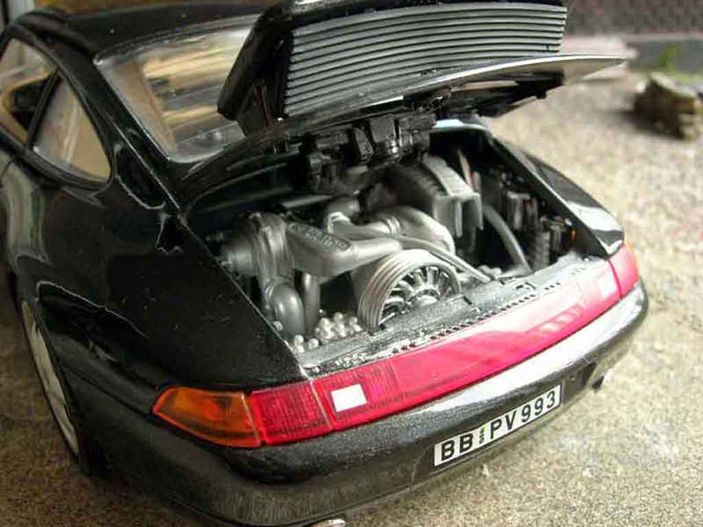 Porsche 911 Carrera 2 zwart 1/18 Burago