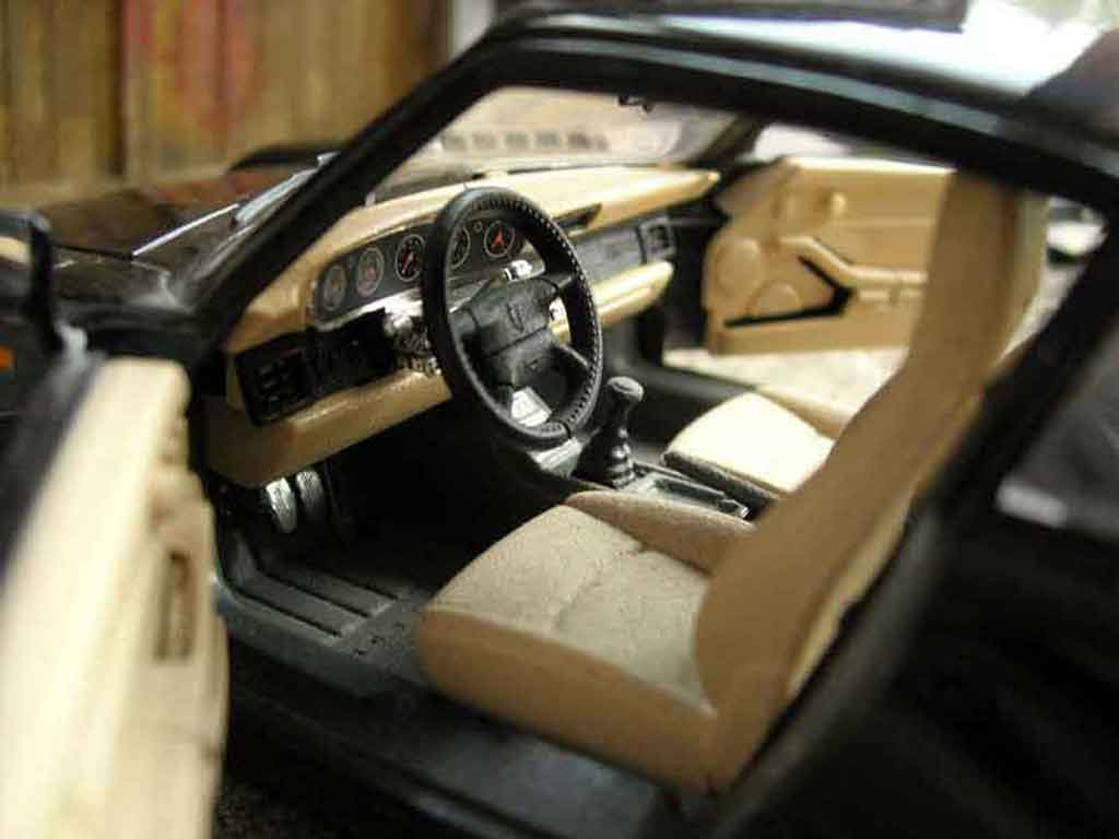 Porsche 911 Carrera 2 zwart 1/18 Burago