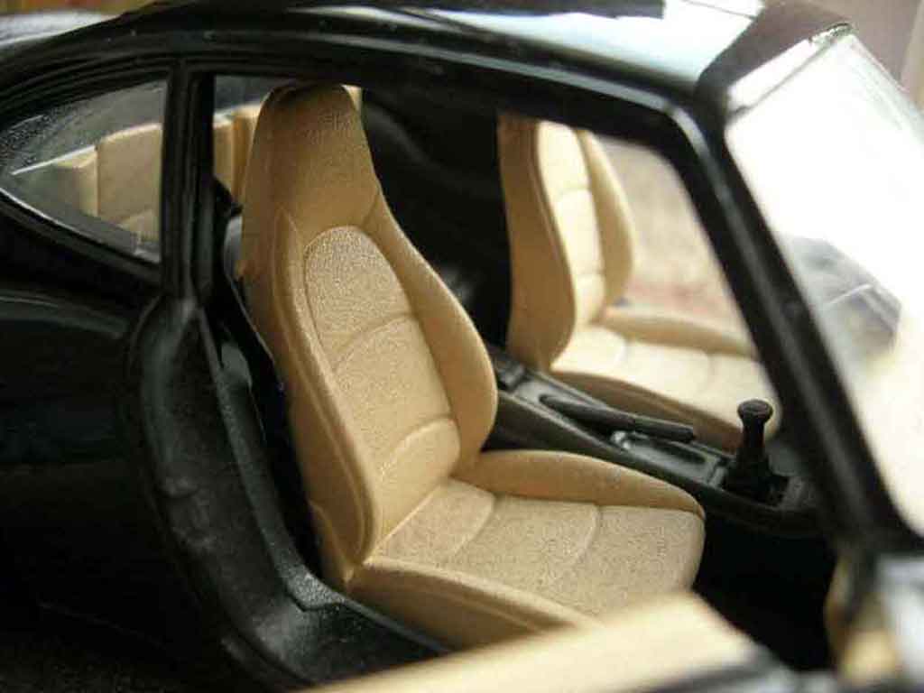 Porsche 911 Carrera 2 zwart 1/18 Burago