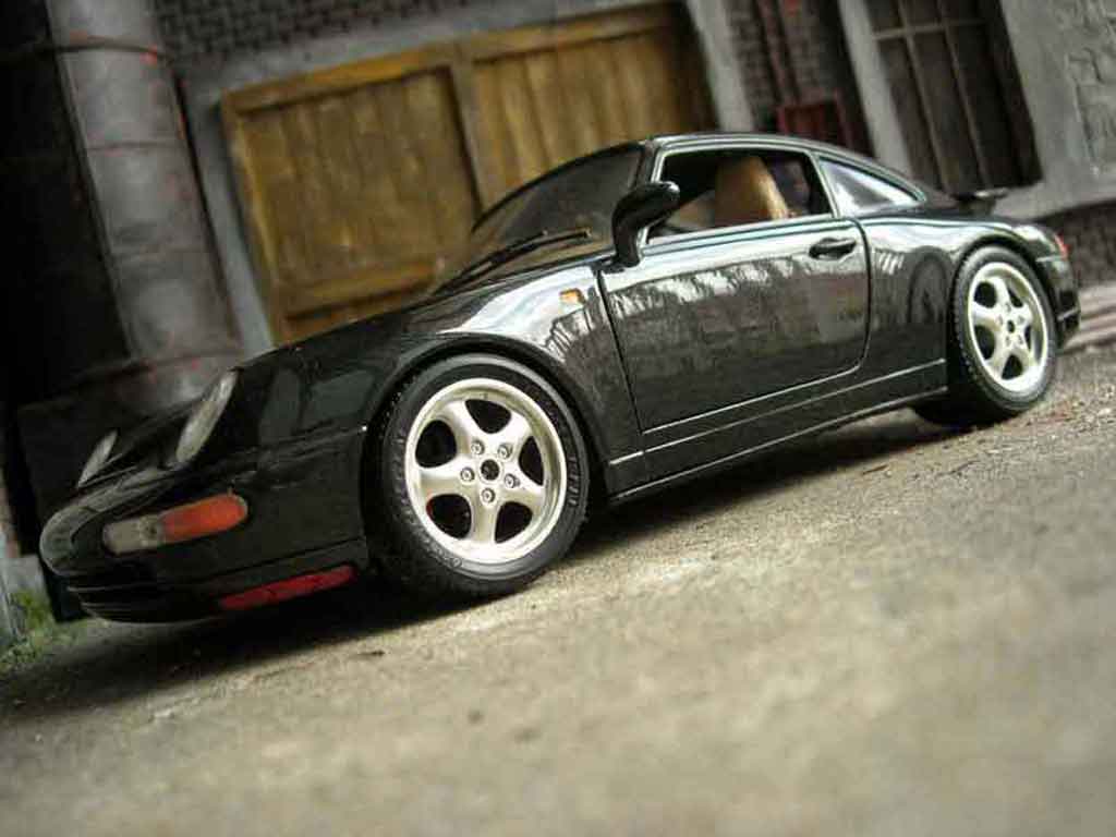 Porsche 911 Carrera 2 zwart 1/18 Burago