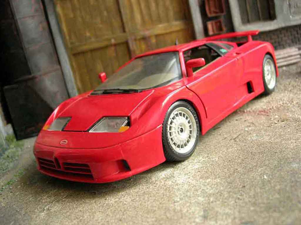 Bugatti EB110 1/18 Burago  modelauto
