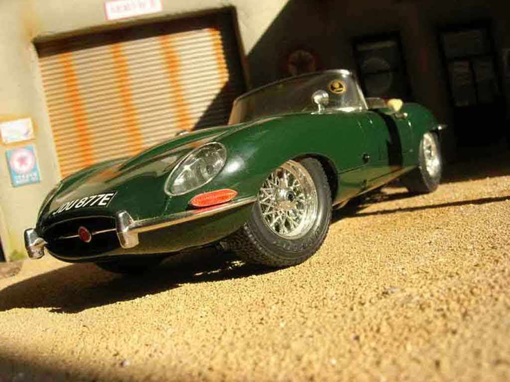 Jaguar E-Type 1961 groen 1/18 Burago