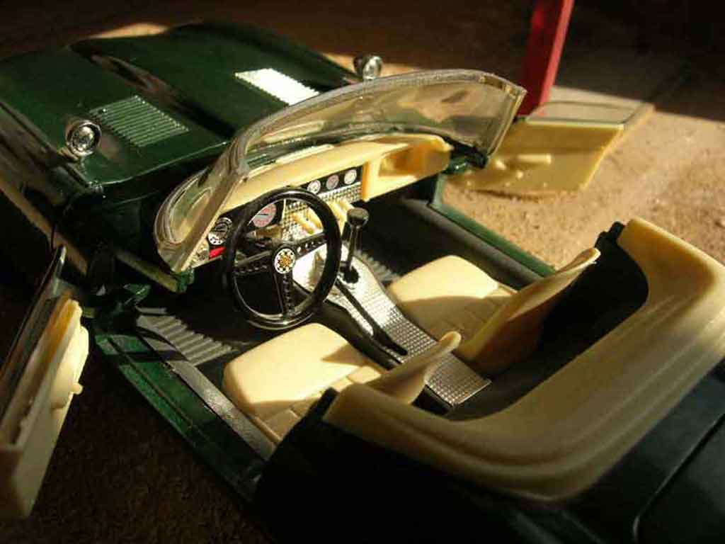 Jaguar E-Type 1961 groen 1/18 Burago
