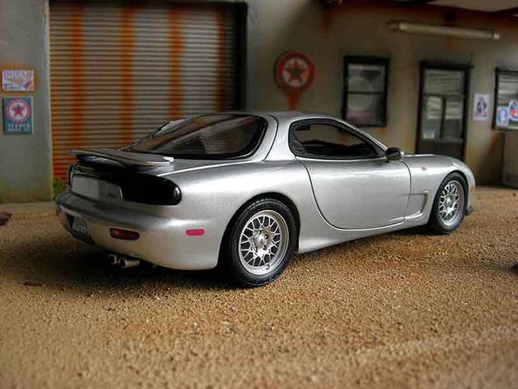 Mazda RX7 Base fd3s 1/18 Kyosho