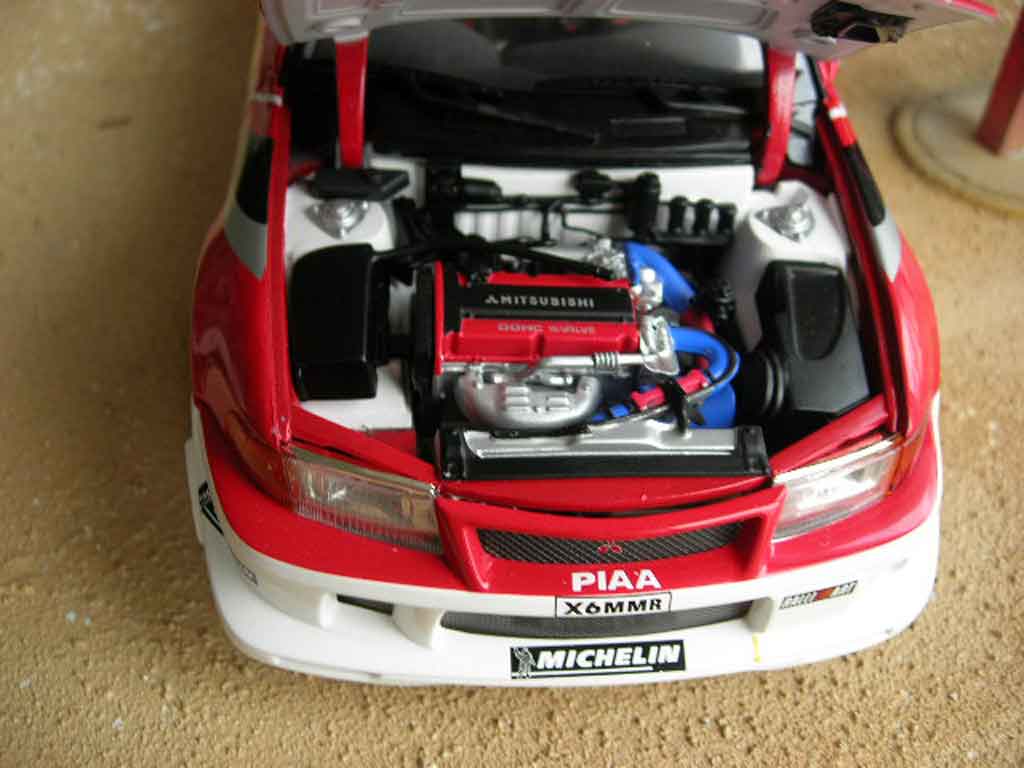 Mitsubishi Lancer Evolution VI WRC 2001 Makinen Monte Carlo rood 1/18 Autoart