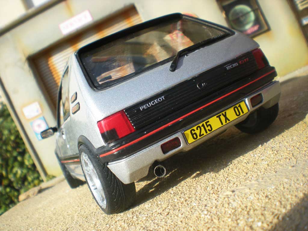 Peugeot 205 GTI TCT grijs futura jantes PTS 1/18 Solido