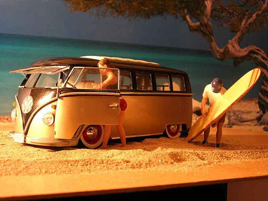 Volkswagen Combi 1/18 Welly microbus bully samba modelauto