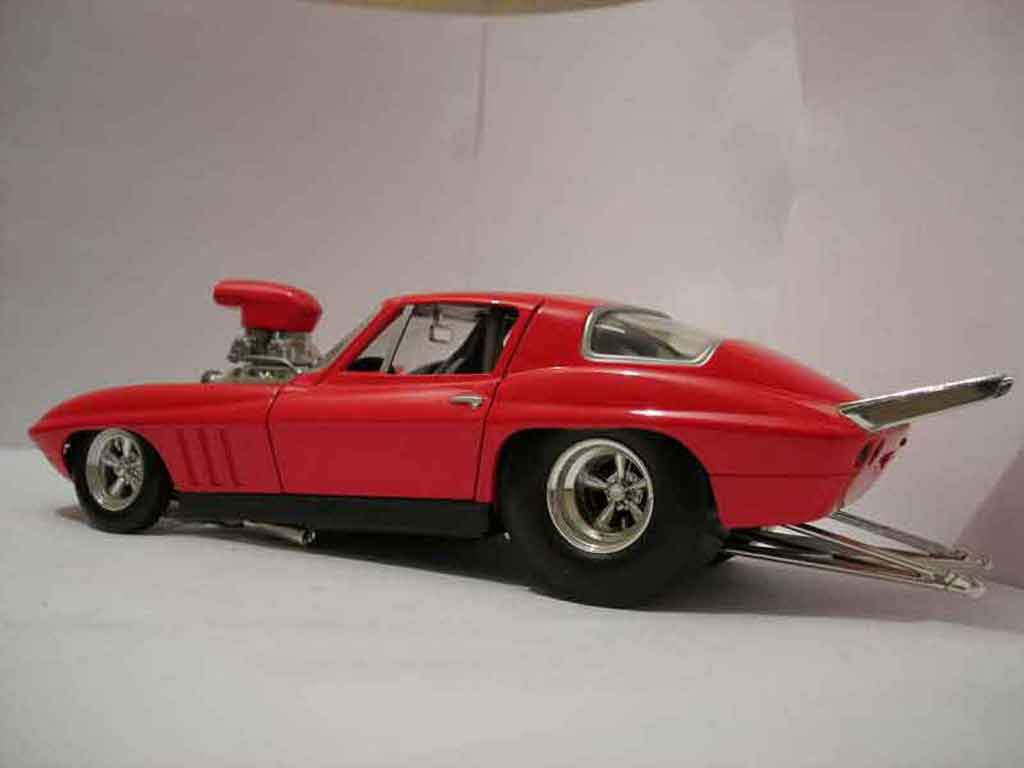 Chevrolet Corvette Coupe C2 rood 1965 1/18 Hot Wheels