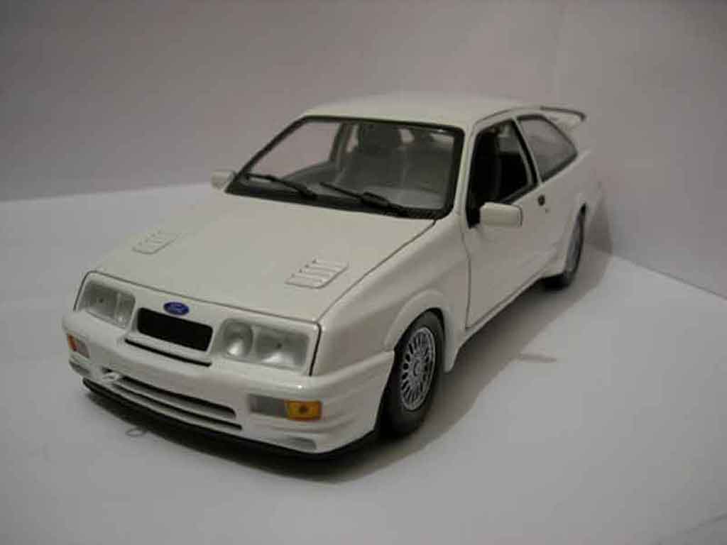 Ford Sierra Cosworth RS 1/18 Minichamps Cosworth RS wit modelauto