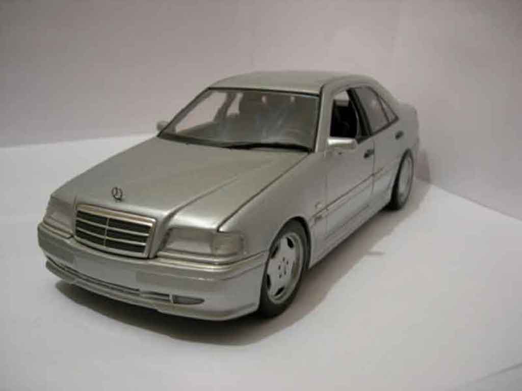Mercedes Classe C 1/18 Ut Models 36 amg grijs modelauto