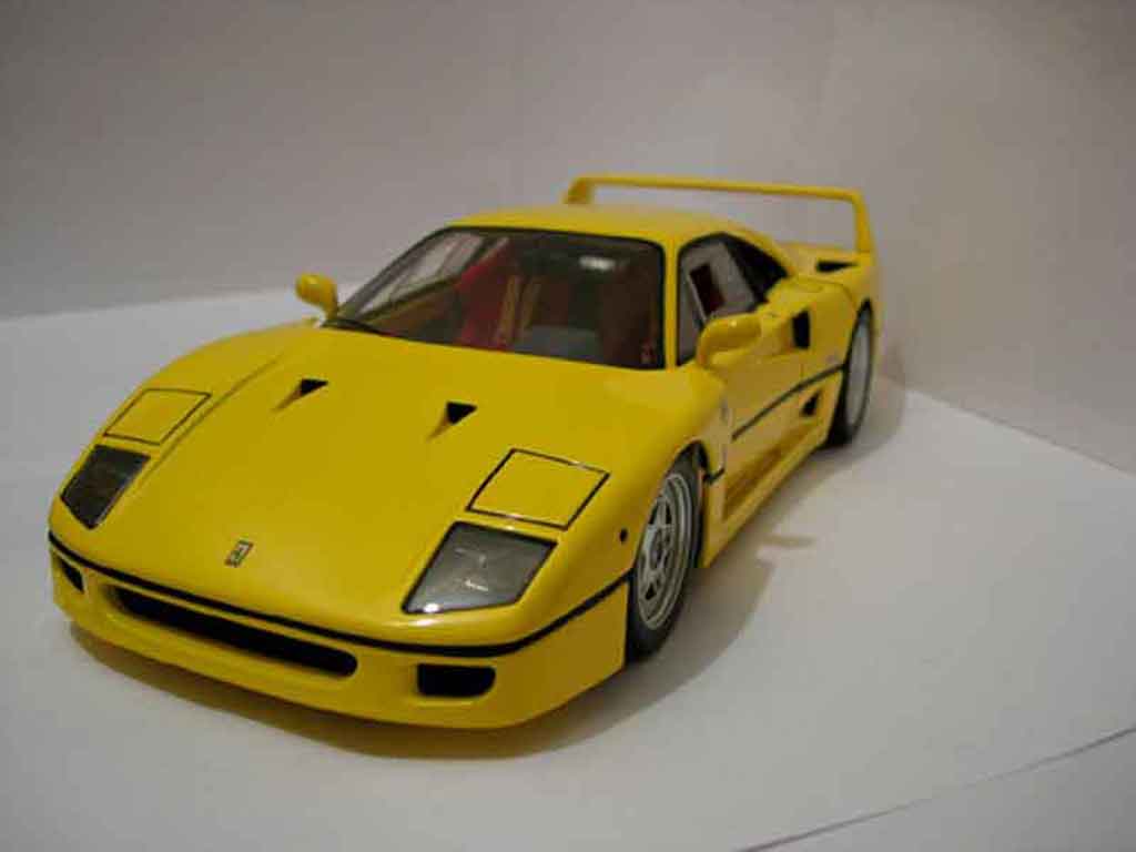 Ferrari F40 1/18 Hot Wheels Elite geel modelauto