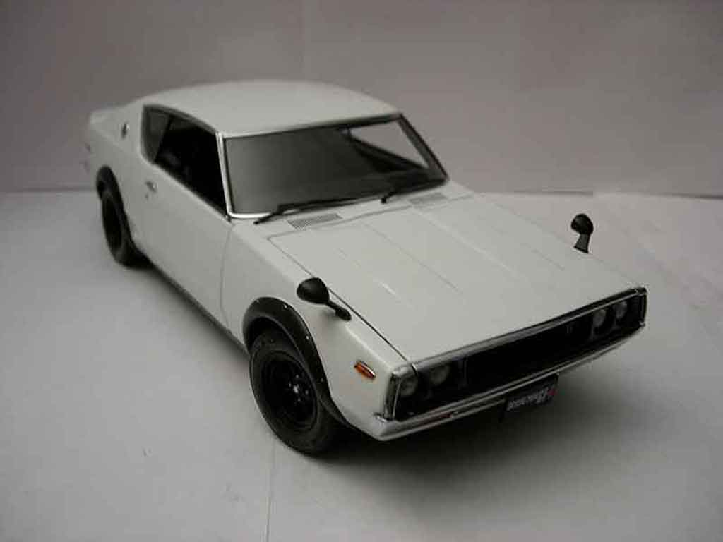 Nissan Skyline 2000 gt-r street white kpgc 110 1/18 Kyosho
