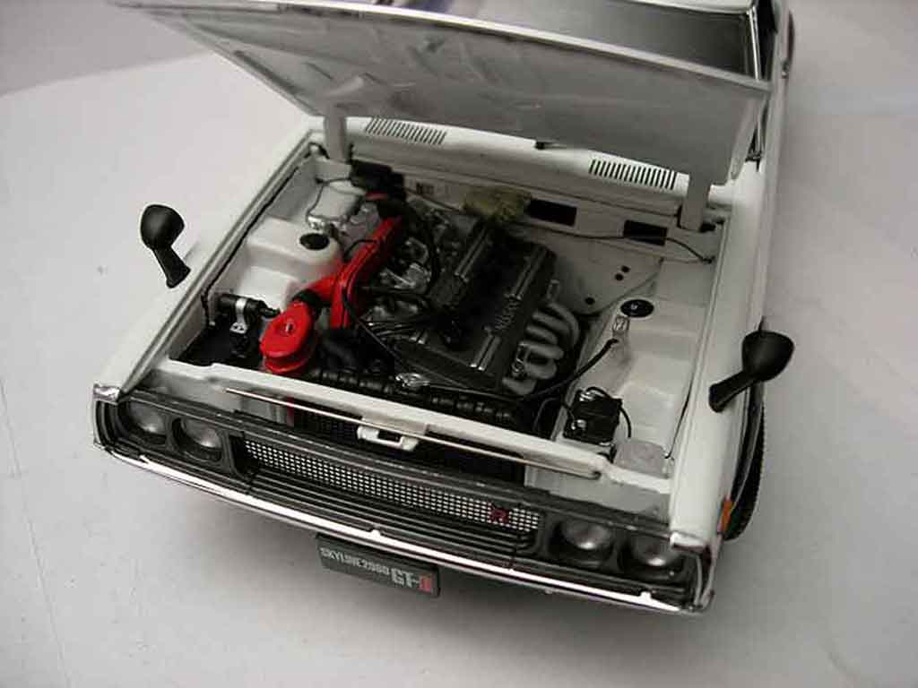 Nissan Skyline 2000 gt-r street white kpgc 110 1/18 Kyosho