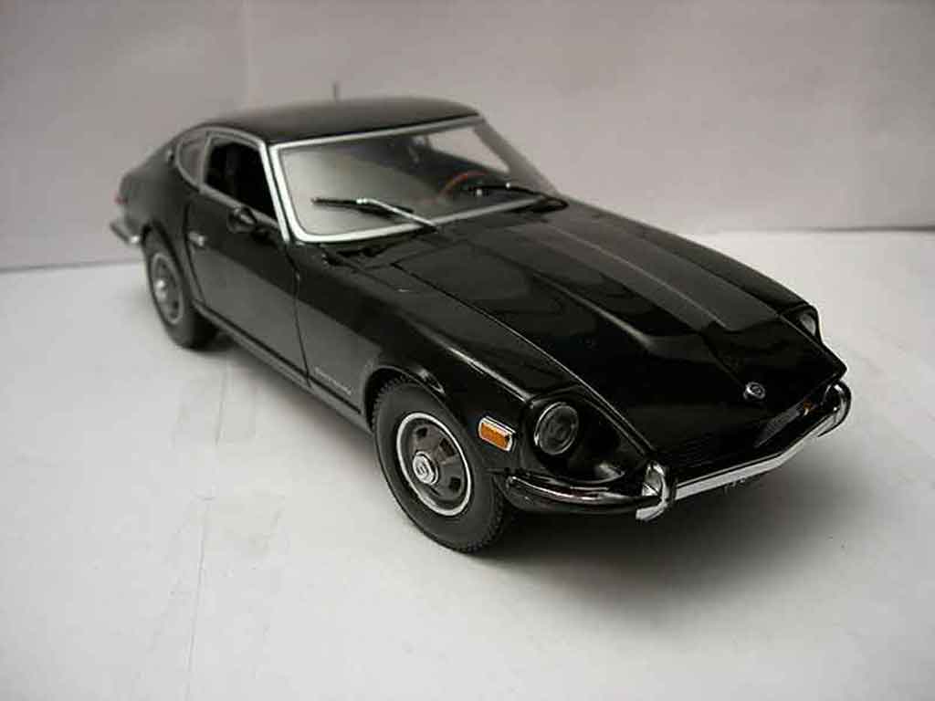 Datsun 240Z 1/18 Sun Star coupe zwart modelauto