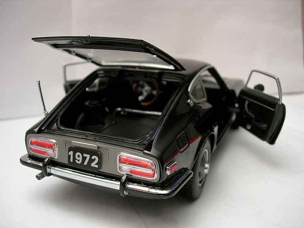 Datsun 240Z Coupe zwart 1/18 Sun Star