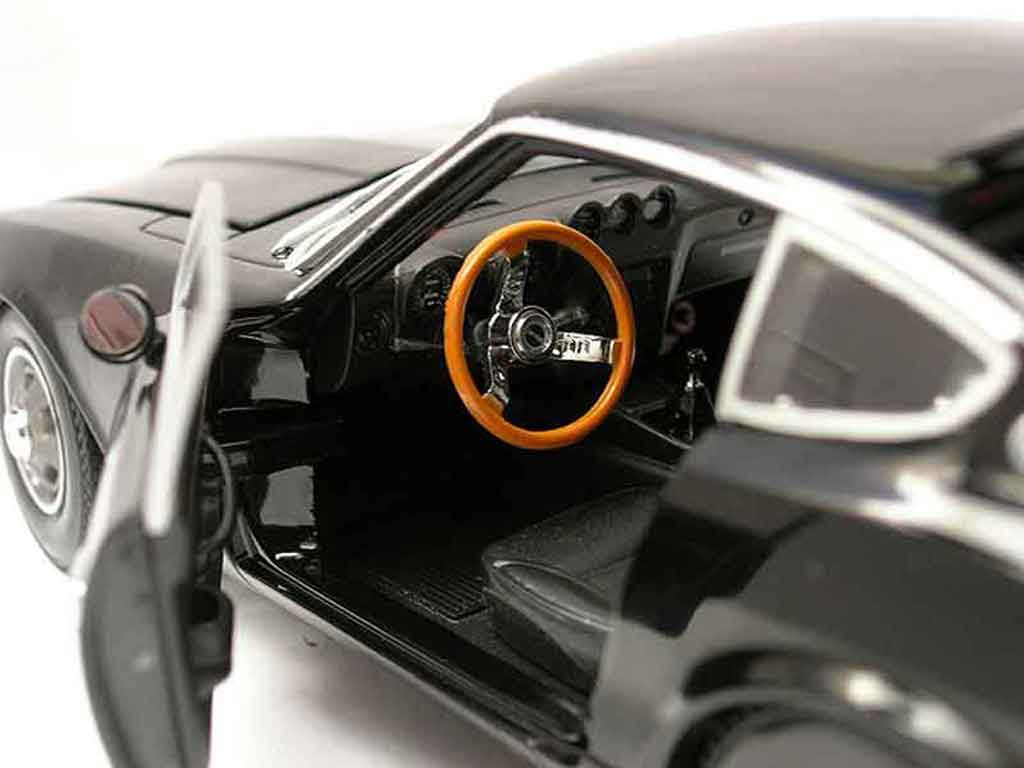 Datsun 240Z Coupe zwart 1/18 Sun Star