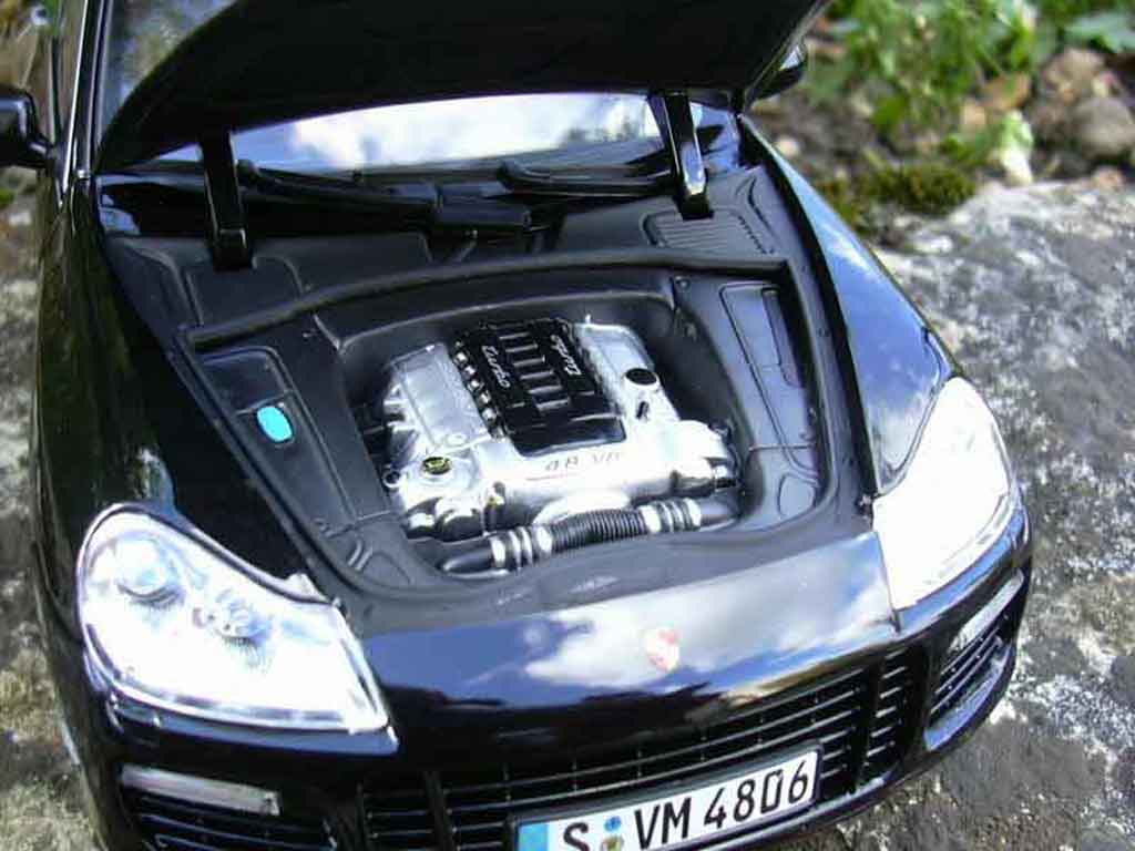 Porsche Cayenne Turbo S zwart 2007 1/18 Norev