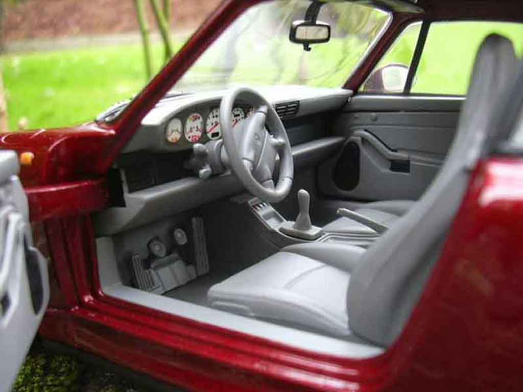 Porsche 911 Turbo bordeau 1/18 Ut Models