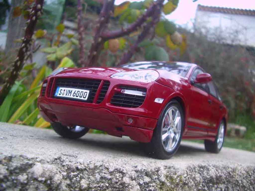 Porsche Cayenne GTS rood 1/18 Norev