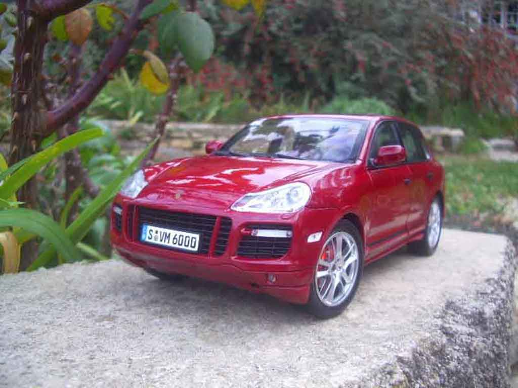 Porsche Cayenne GTS 1/18 Norev GTS rood modelauto
