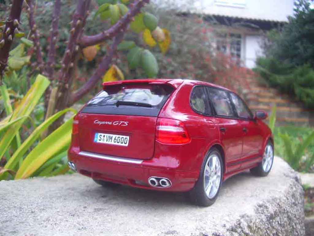 Porsche Cayenne GTS rood 1/18 Norev