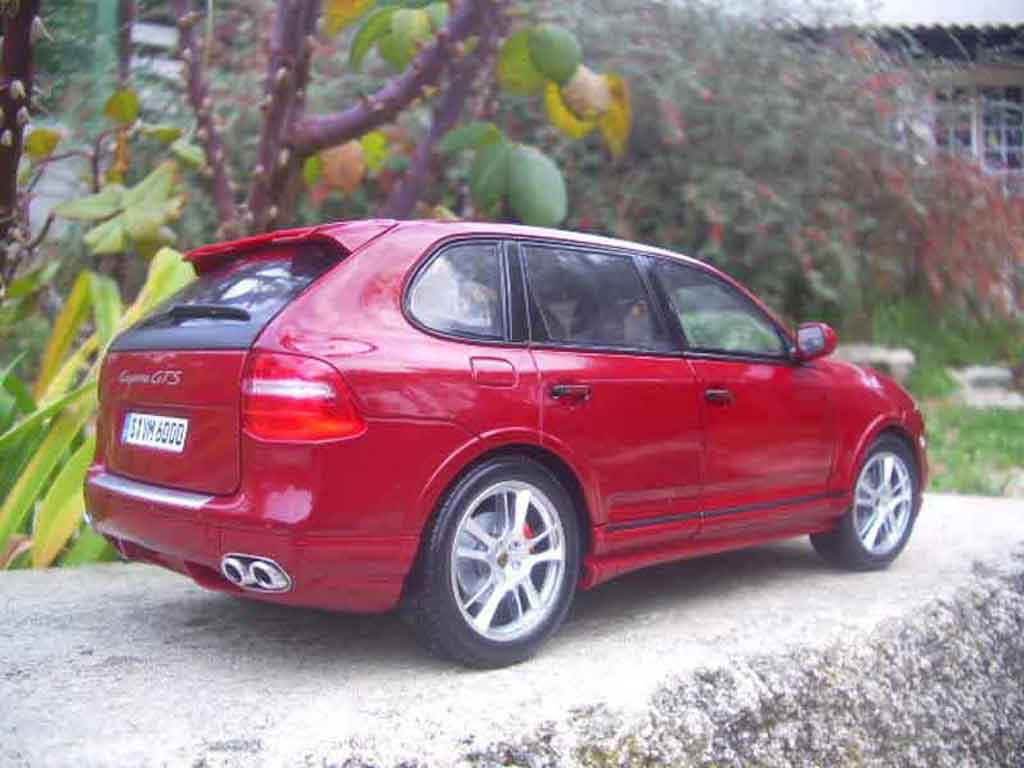 Porsche Cayenne GTS rood 1/18 Norev
