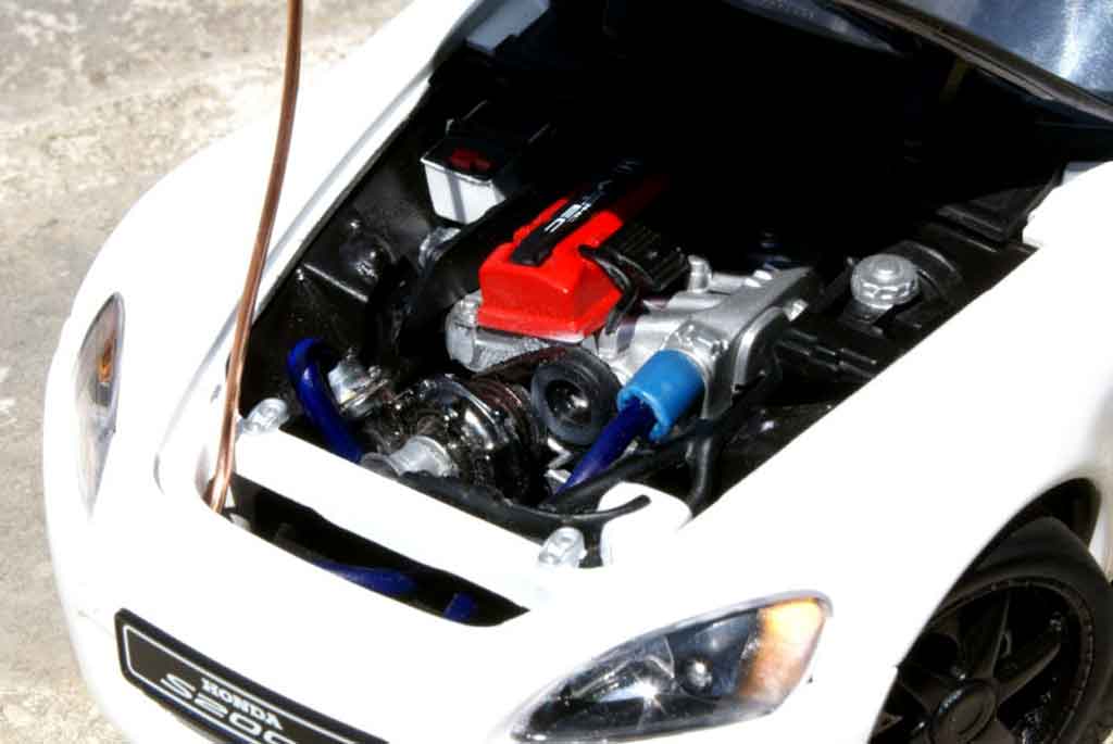 Honda S2000 Base wit preparation turbo 1/18 Autoart