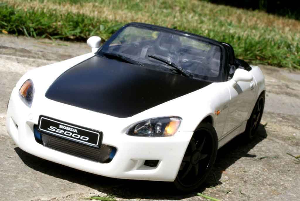 Honda S2000 Base wit preparation turbo 1/18 Autoart