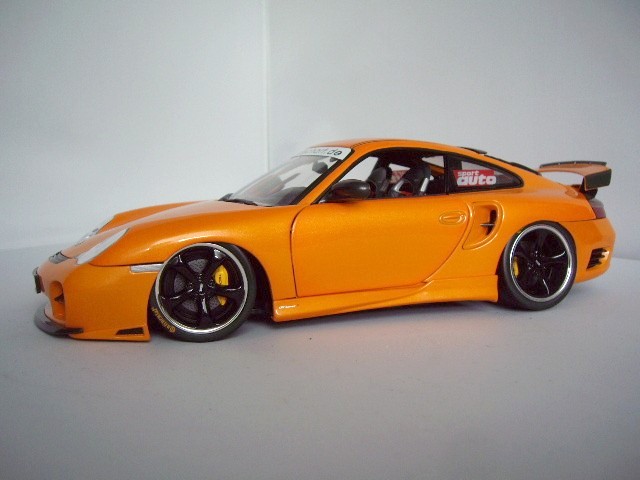Porsche 911 Turbo techart oranje 1/18 Hotworks