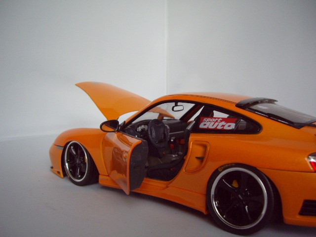 Porsche 911 Turbo techart oranje 1/18 Hotworks