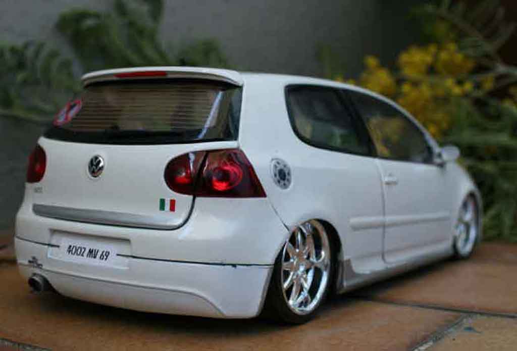 Volkswagen Golf GTI alpine wit sono 1/18 Norev