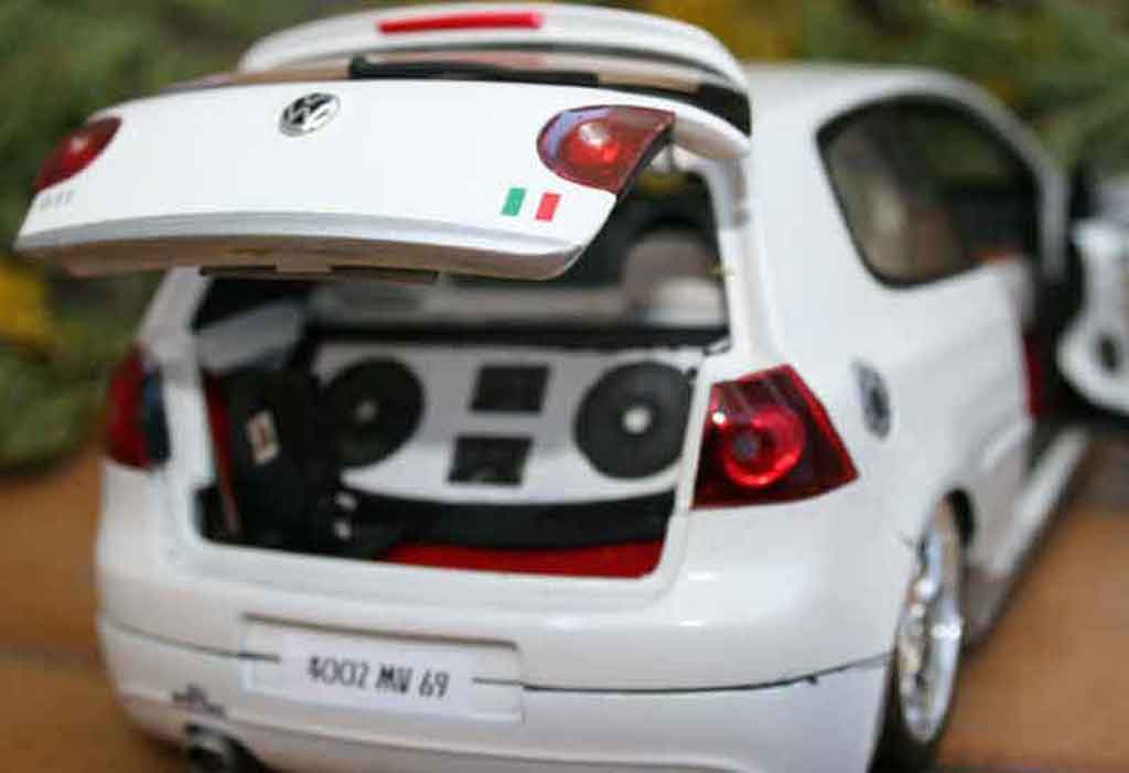Volkswagen Golf GTI alpine wit sono 1/18 Norev