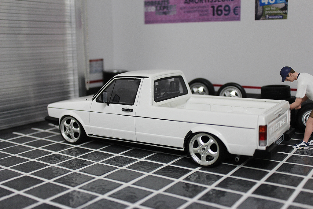 Volkswagen Caddy Base wit jantes porsche 17 pouces 1/18 Ottomobile