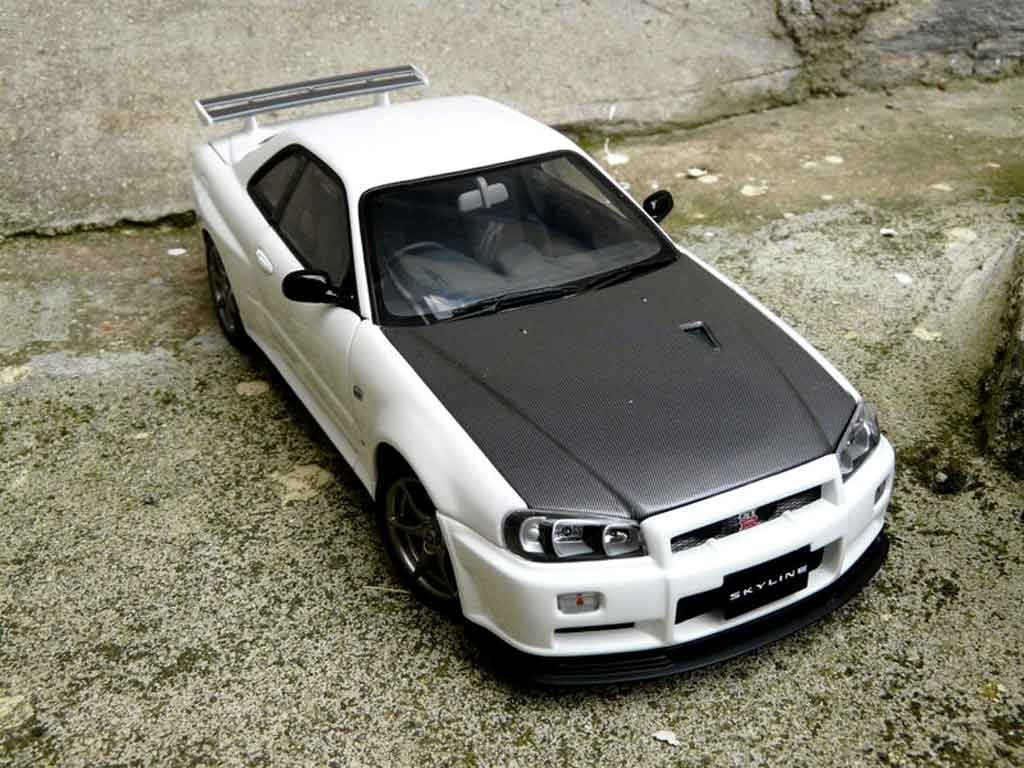 Nissan Skyline R34 blanche gn1 1/18 Autoart