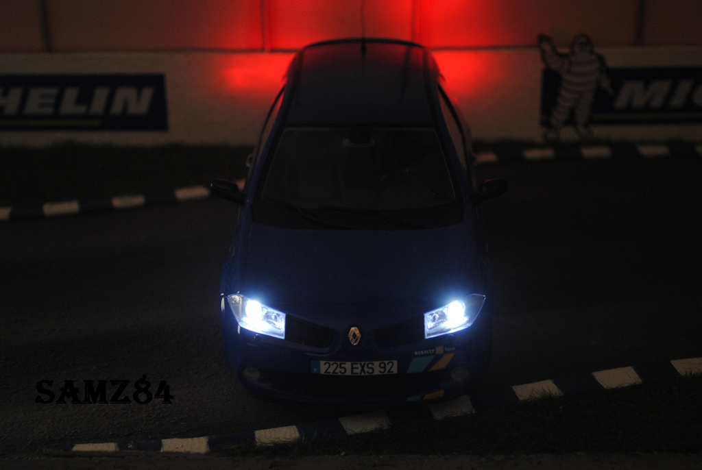 Renault Megane Sport R25 F1 Team Blauw LED 1/18 Ottomobile