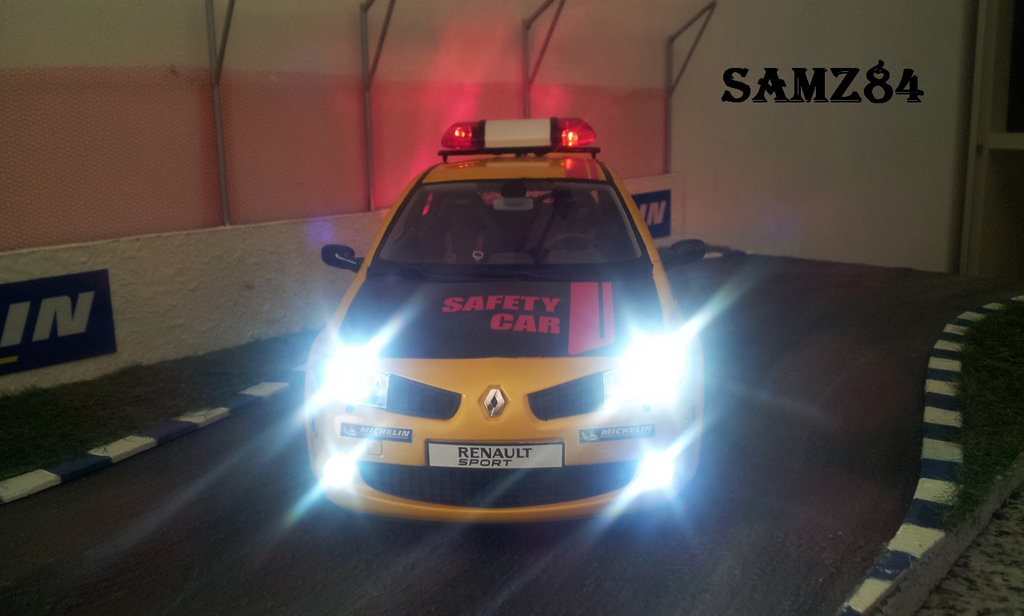 Renault Megane R26R Geel Sirius Safety Car 1/18 Ottomobile