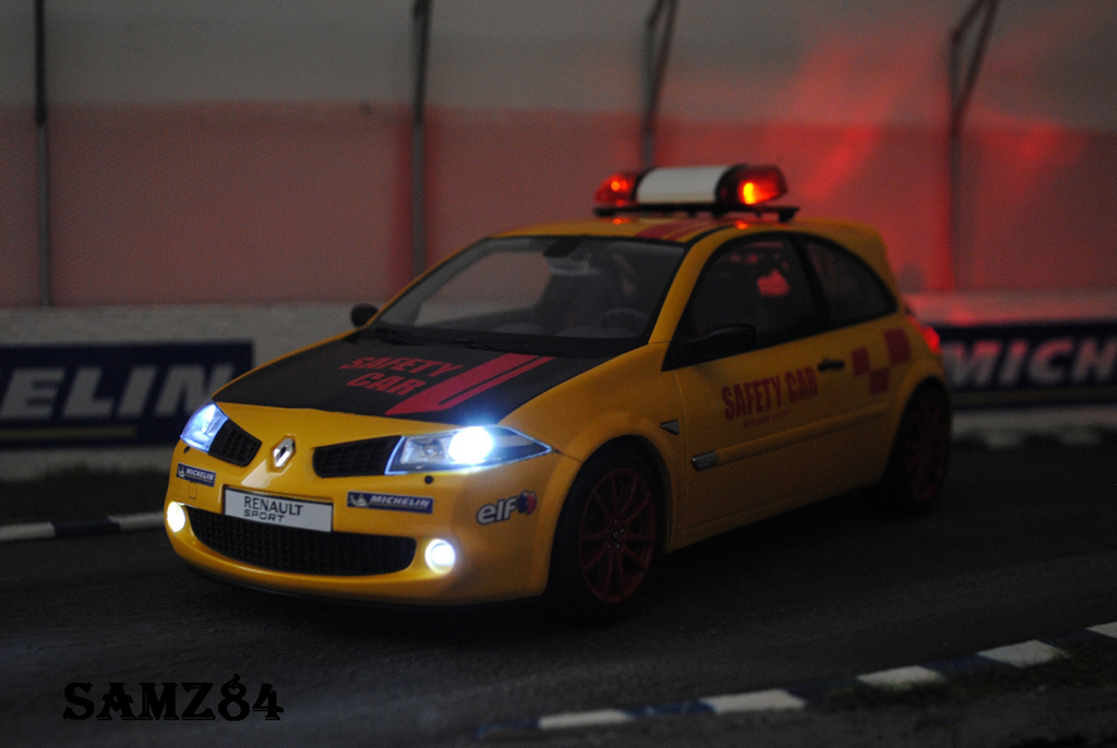 Renault Megane R26R 1/18 Ottomobile R26R Geel Sirius Safety Car modelauto