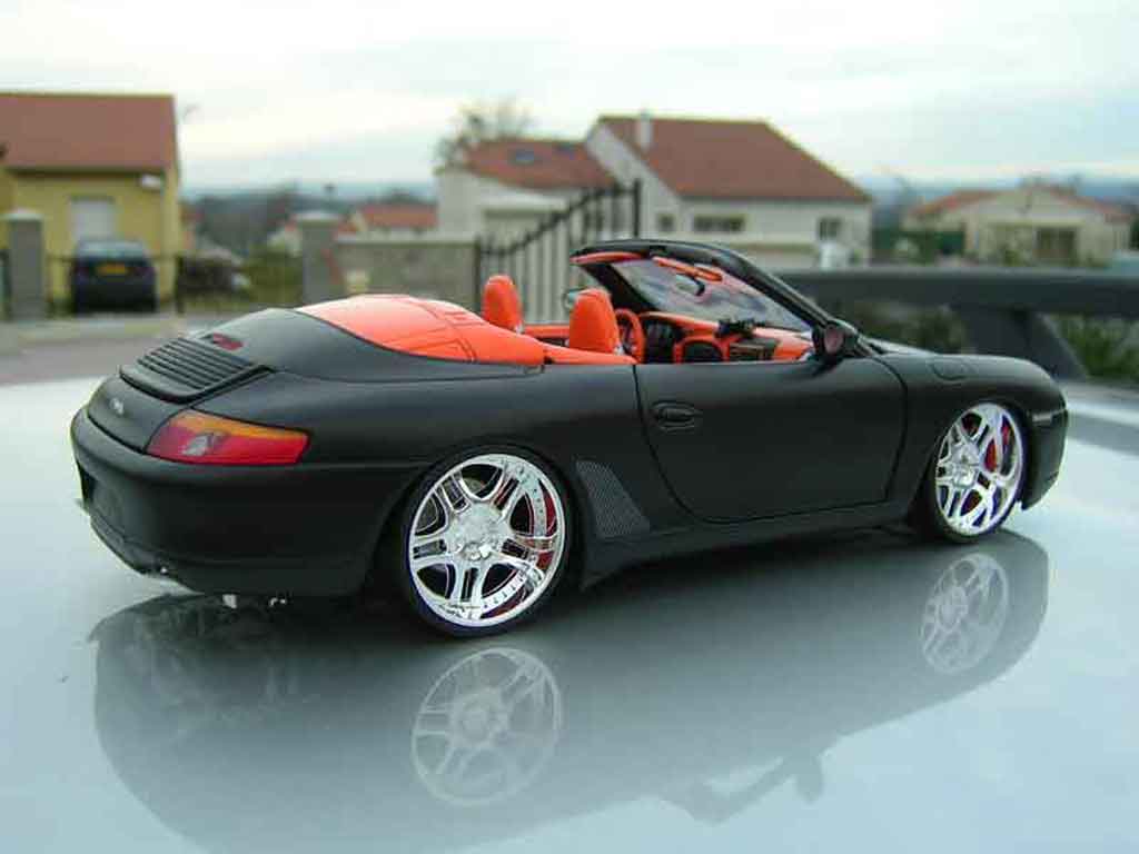 Porsche 911 Cabriolet zwart 1/18 Ut Models