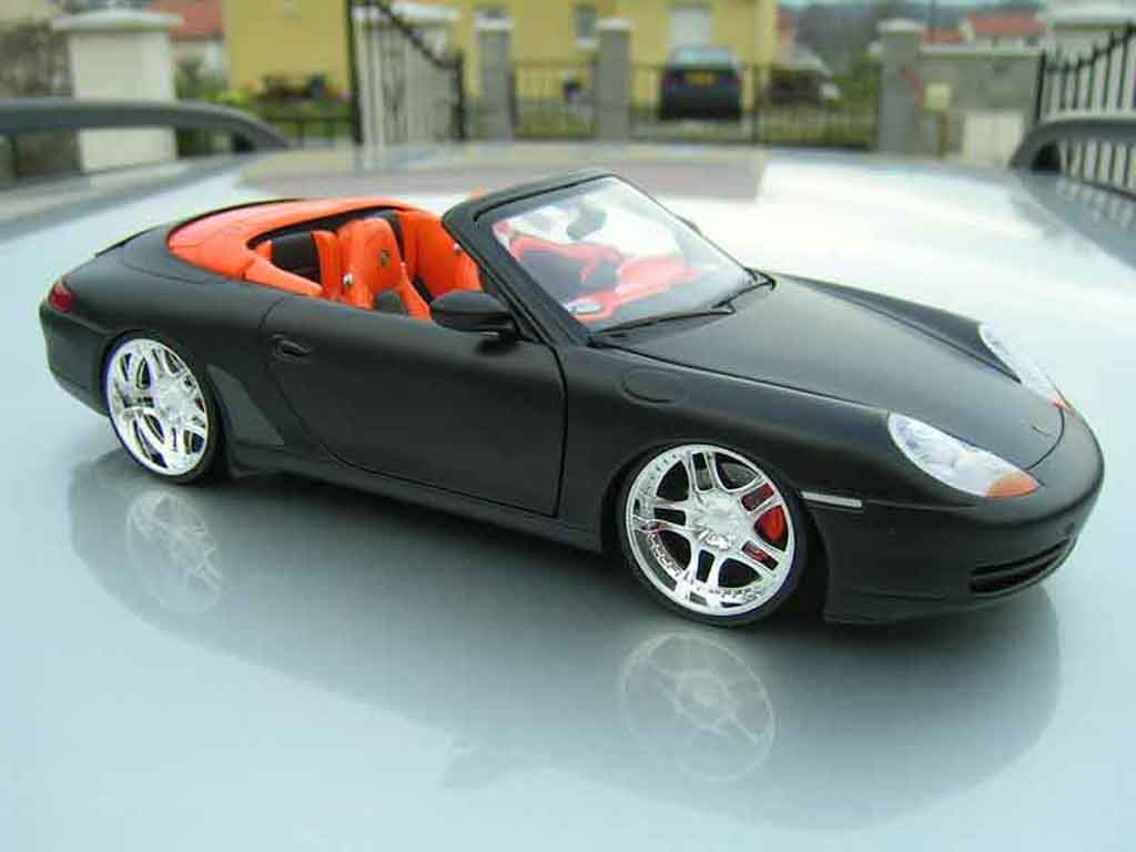 Porsche 996 Cabriolet 1/18 Ut Models Cabriolet zwart modelauto