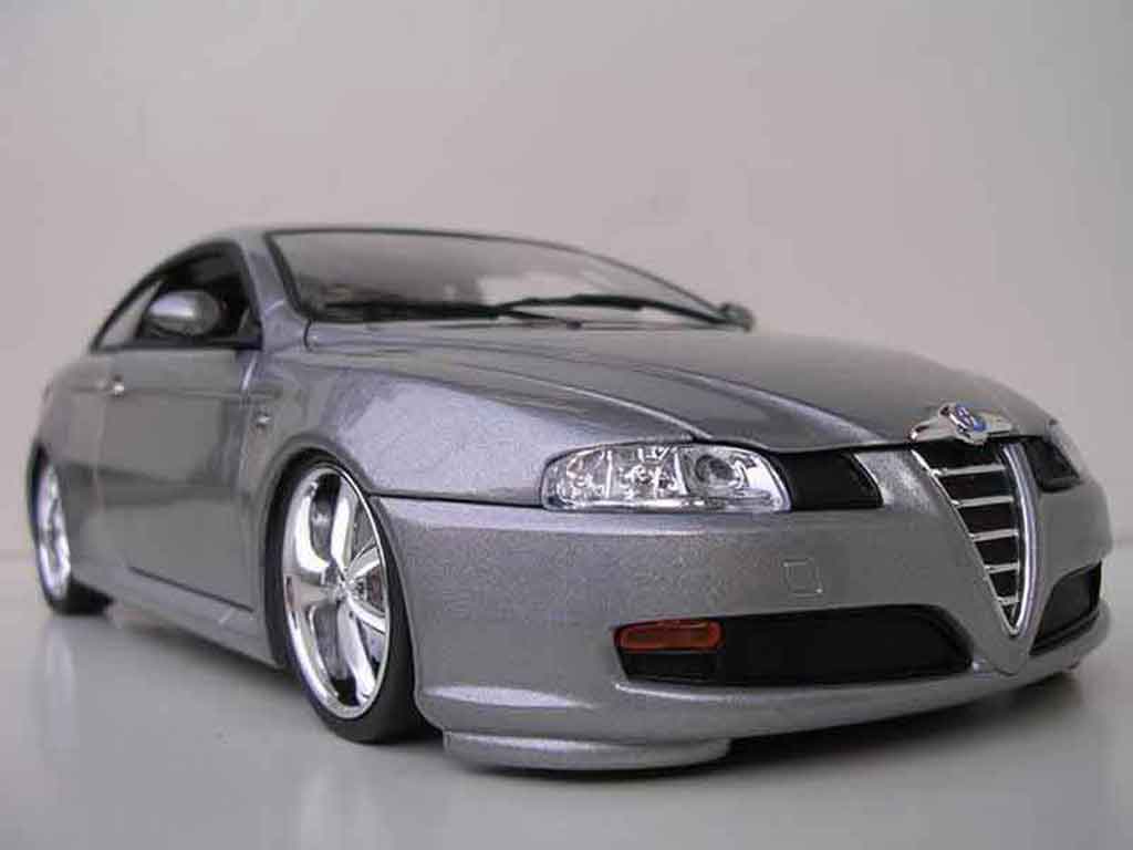 Alfa Romeo GT 1/18 Welly grijs jantes chromees 17 pouces modelauto