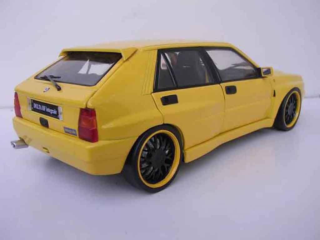 Lancia Delta HF Integrale evolution 2 geel jantes bbs zwarts 1/18 Kyosho